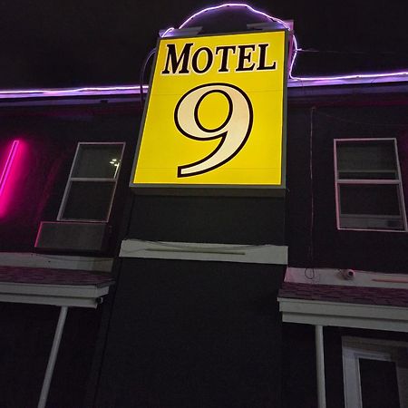 Motel 9 Ларедо Екстериор снимка