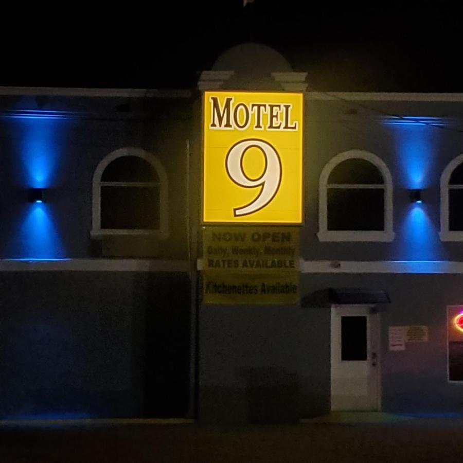Motel 9 Ларедо Екстериор снимка