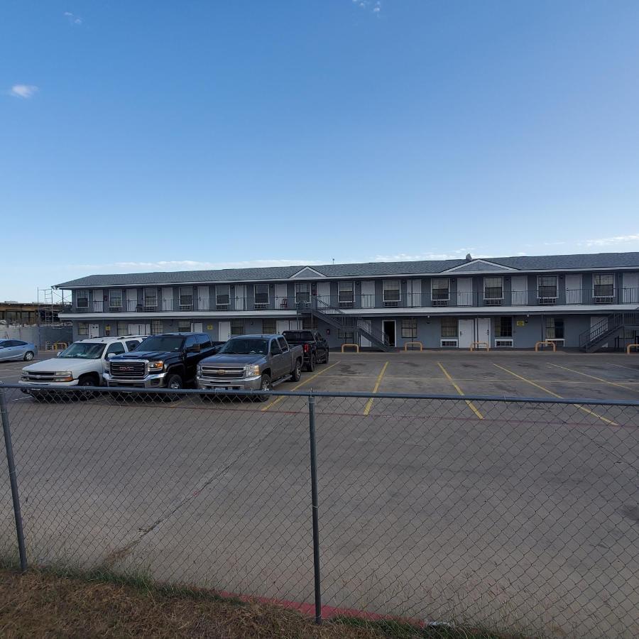 Motel 9 Ларедо Екстериор снимка