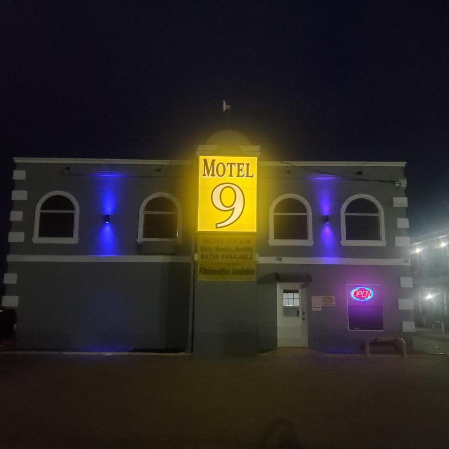 Motel 9 Ларедо Екстериор снимка