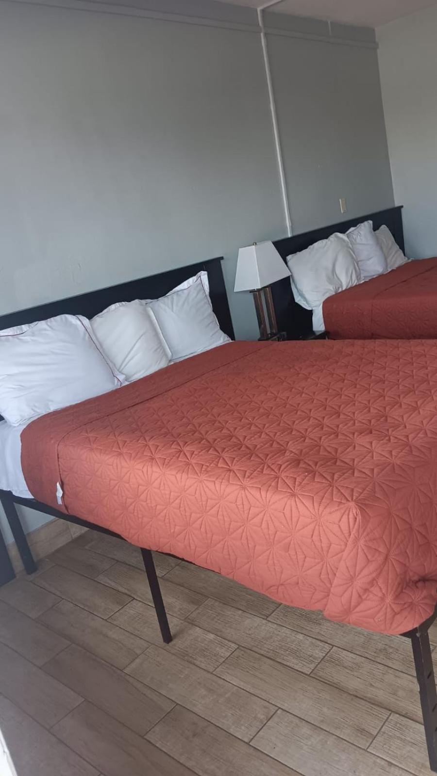 Motel 9 Ларедо Екстериор снимка